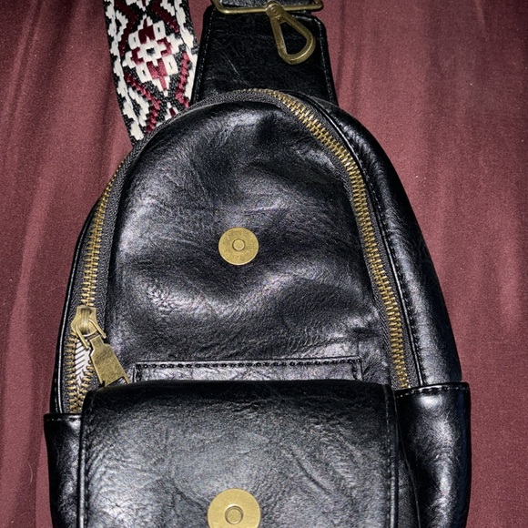BLACK SLING BAG - Picture 5 of 6